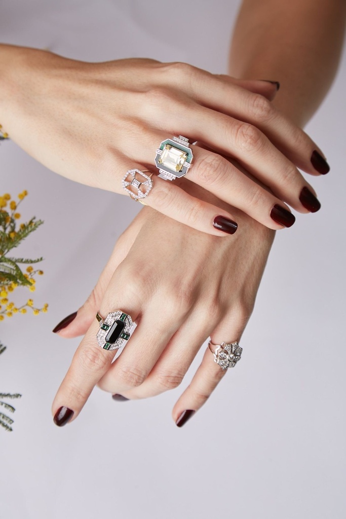 DEEP SPACE ÉCLAT BLANC ONYX AND TSAVORITE RING